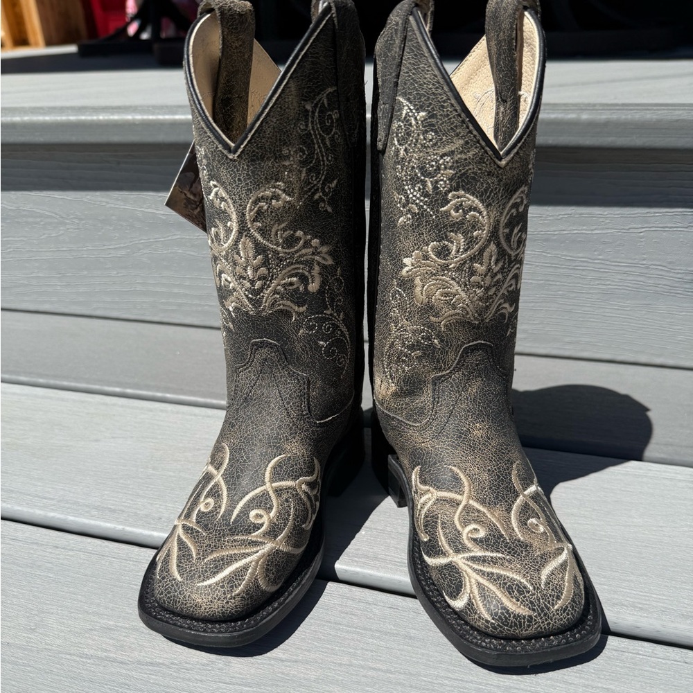 Old West Kids Embroidered Boots - Black and Cream brand new